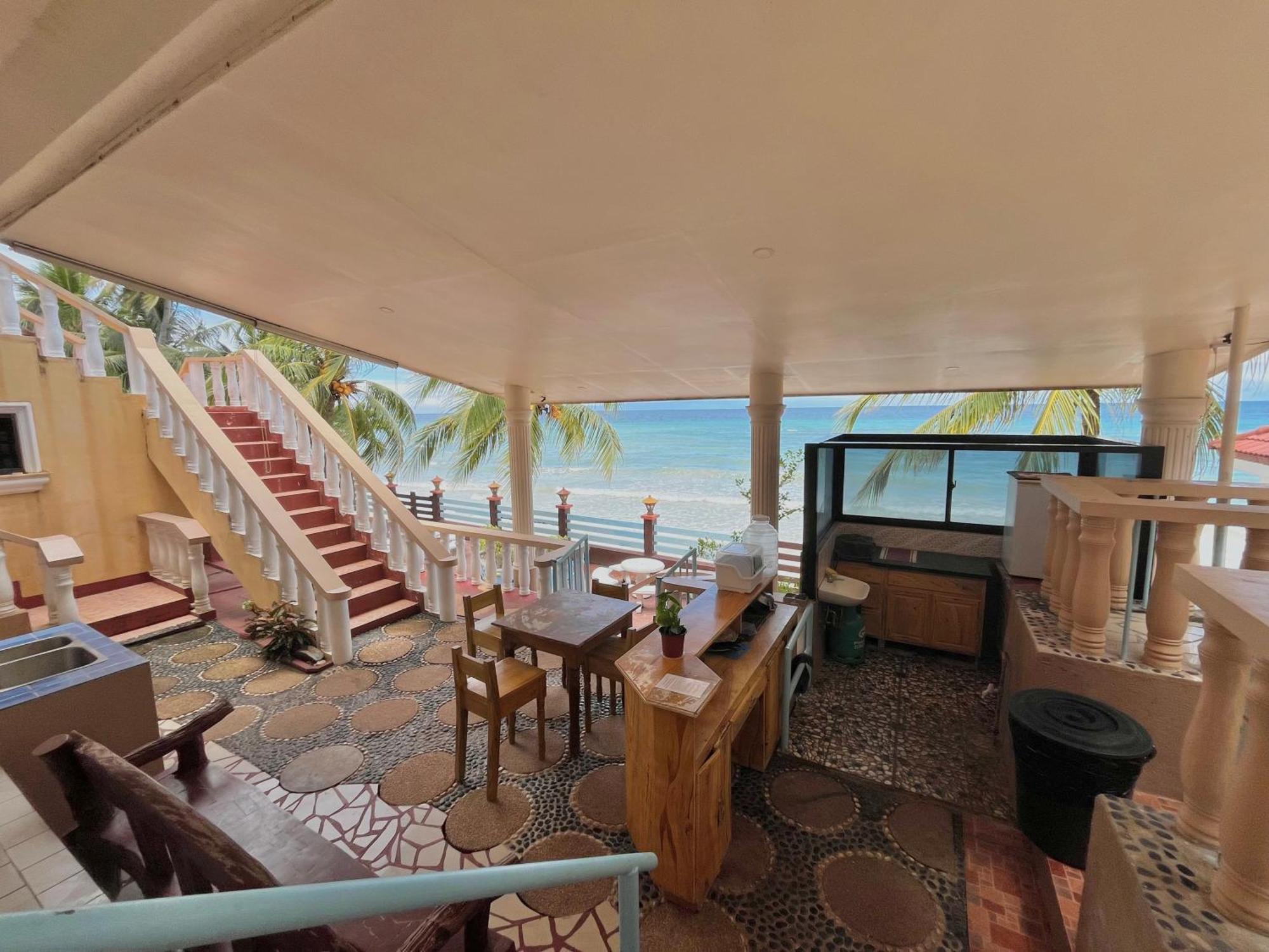 Casaroyal Beachfront Siquijor Exterior photo